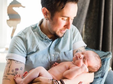 Azta! Az első alkalom, hogy egy férfi gyereket szült