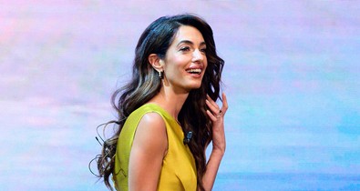 George Clooney felesége új szintre emelte a meztelenruha fogalmát, és nem kér érte elnézést