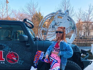 Nagyon vagány szettben fotózott ma Dj Yamina