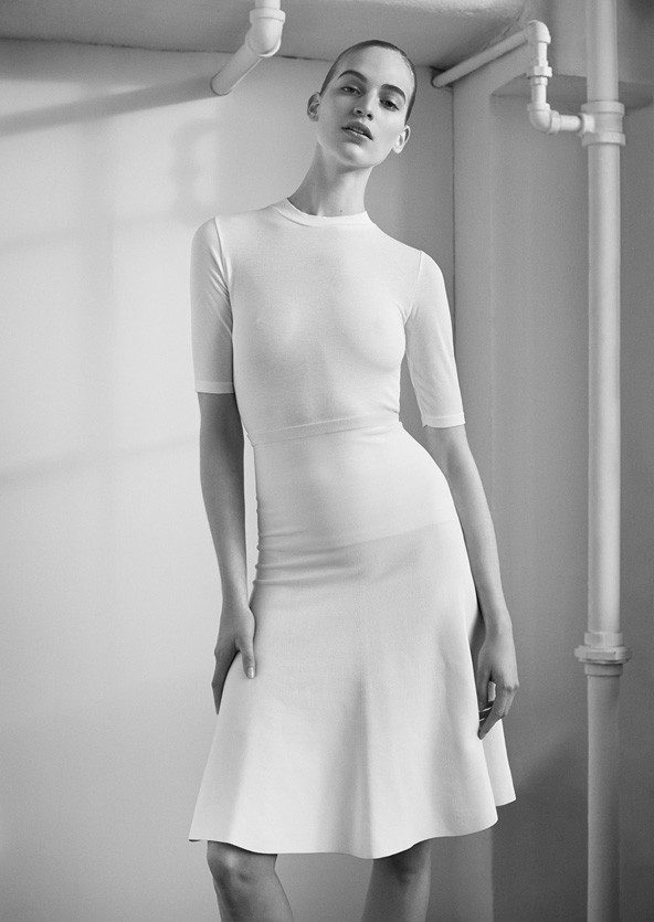 Monokróm múzsa - Gyönyörű fotósorozatban Axente Vanessa!