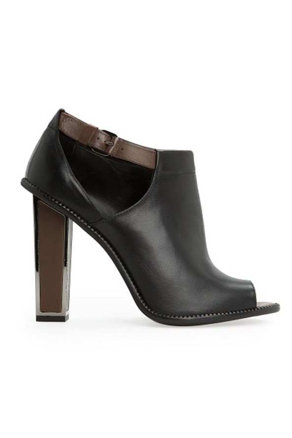 Lyukas orrú bokacsizma MANGO 31995 Ft, GLAMOUR-napokon 25596 Ft