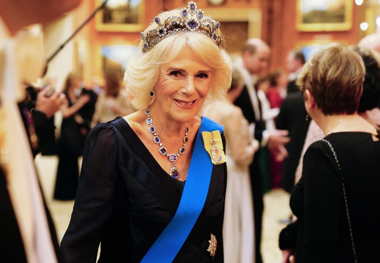 A Belgian Sapphire Tiara eredetileg Erzsébet királynőé volt, de Kamilla királynén is csodálatosan áll. Ez megközelítőleg 6,8 millió dollárt ér.