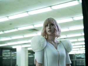 „A leglehetetlenebb helyzetben talál ránk a szerelem” - Interjú Rujder Viviennel, az Átjáróház színésznőjével