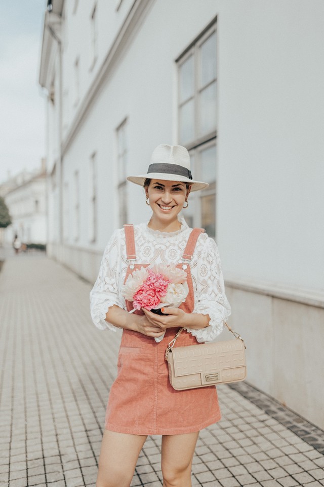 Ezen a héten a Triumph brandmenedzsere Lángi Dorka mutatja be gardróbját