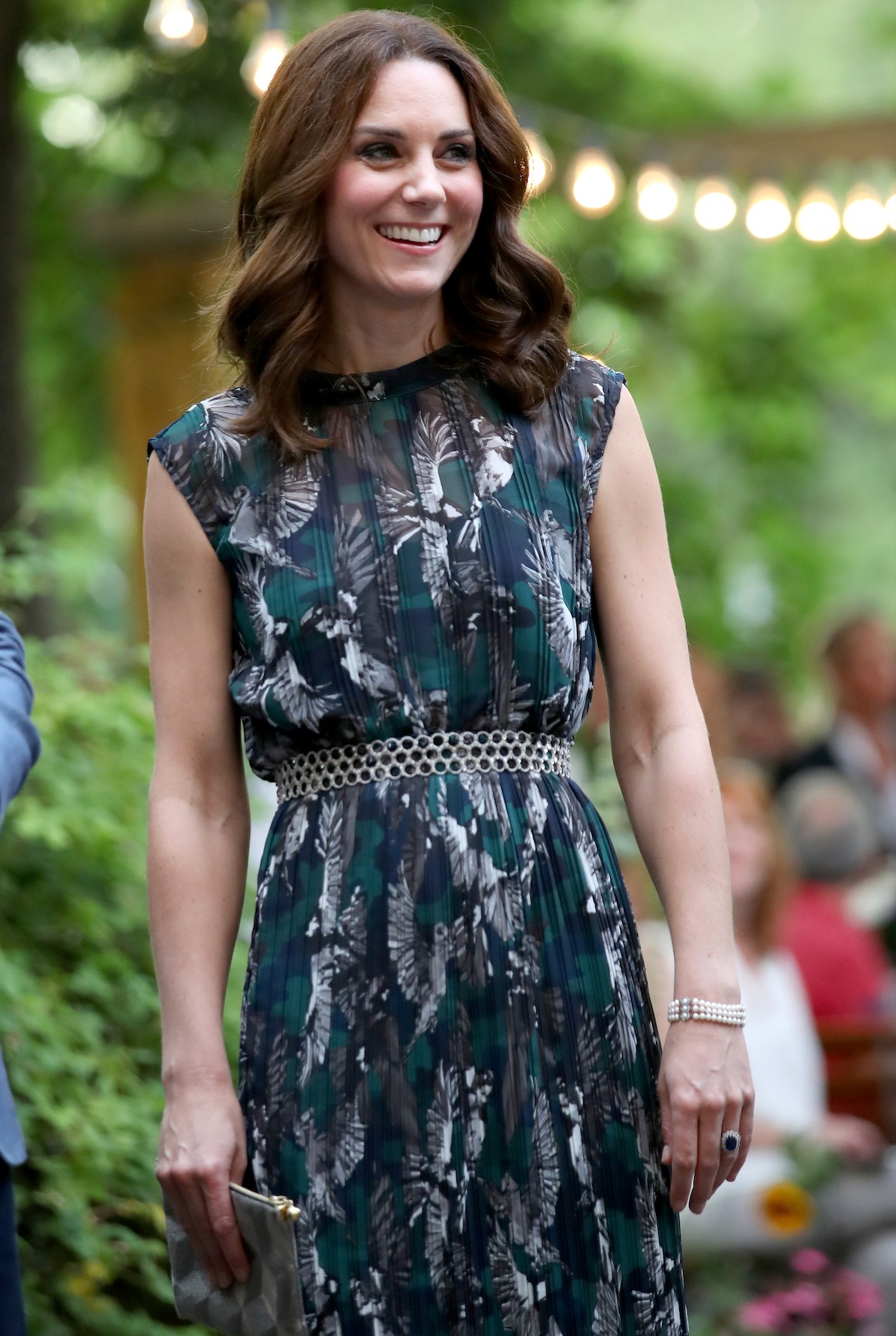 A hercegné gyakran az általa látogatott országok tervezőitől választ ruhát utazásai során, de a megjelenésének rejtett jelentése néha magára az anyag mintájára is kiterjed. Egy németországi utazása során Markus Lupfer, egy londoni székhelyű, német származású tervező ruháját viselte, amelyet repülő sasok mintáztak.