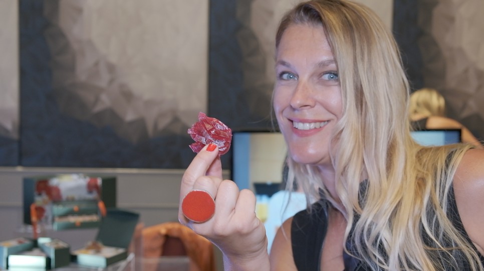 Exkluzív! Belenéztünk az Emmy-vendégek ajándéktáskájába!