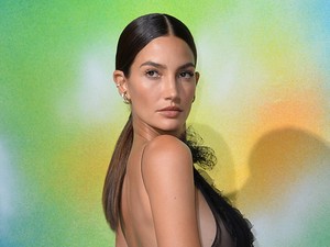 Öthónapos várandósan vonult a kifutóra a sztármodell