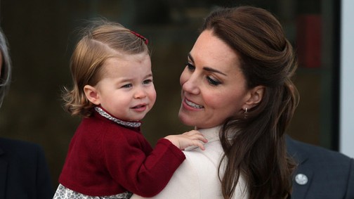 Új fotó a kétéves Sarolta hercegnőről, és annyira édes