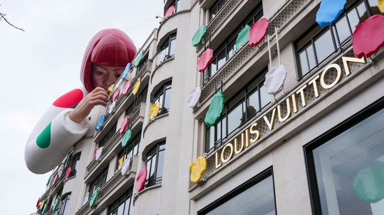 Leesett az állunk a Louis Vuitton és Yayoi Kusama közös kollekciójától 