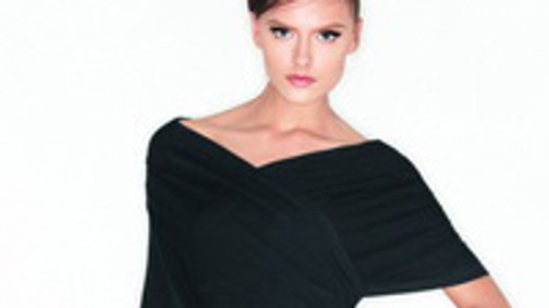 Itt az új őrület: egy sálból kilenc ruha