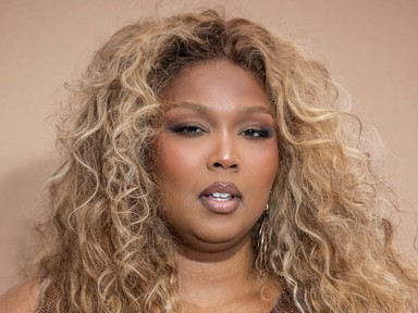 Lizzo bikinis fotóit minden olyan férfinak és nőnek látnia kellene, aki szerint még mindig a tökéletes alak a strandolás feltétele 