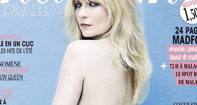 Félénk topless a hollywoodi szőkeségtől