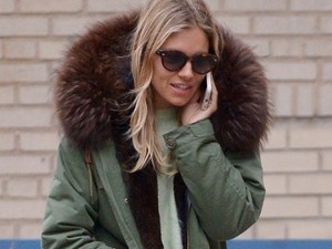 Igenis lehet a mamifarmer szexi, lesd el Sienna Miller stílustippjét