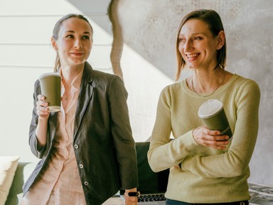 A folyosói pletykák ártalmatlannak tűnnek, mégis alakítják a közösséget, és te sem maradsz ki belőle