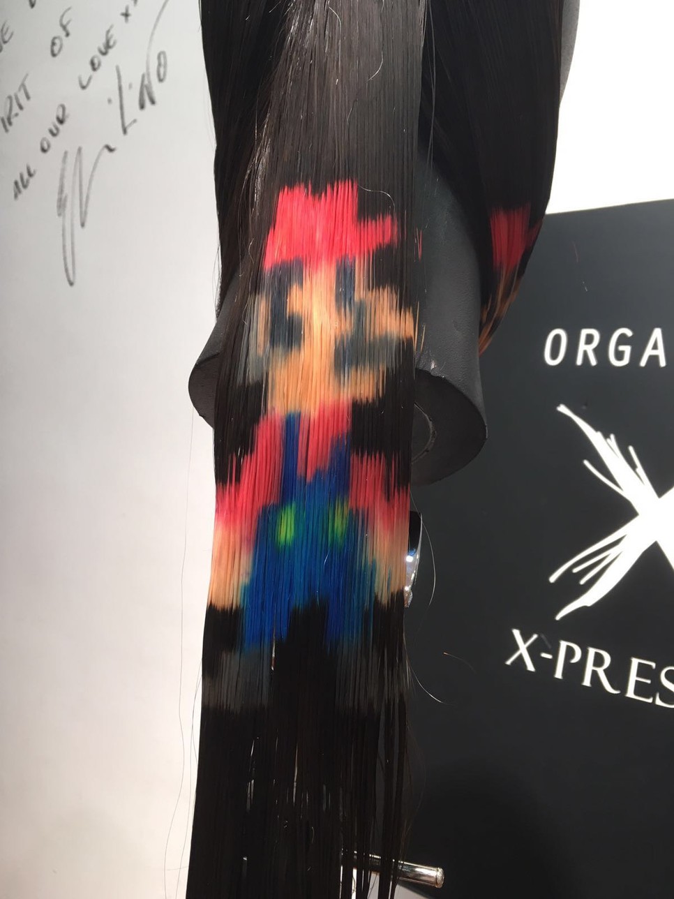 super mario, hajfestés, frizura, instagram