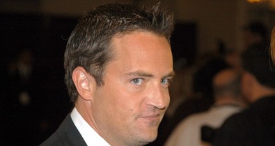Szívszaggató: Matthew Perry megemlékezésére nem hívták meg a Jóbarátok sztárjait