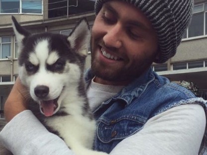 Ez a kutyus gazdája minden arckifejezését leutánozza, mi pedig nem bírunk betelni velük!