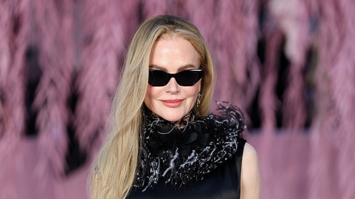 Nicole Kidman kis fekete Chanel ruhája maga az álom, csak úgy ragyogott a párizsi divathéten