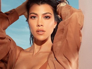 Jaj ne! Kardashianék az extranagy melltartót is divatba hozzák?