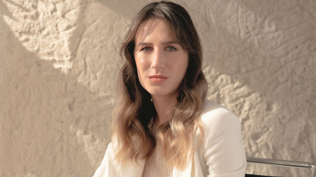 Holczer Angéla, a Skinlabs megálmodója - Blézer: MASSIMO DUTTI