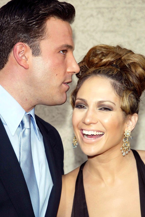 A Benniferként emlegetett páros kapcsolata már a kezdetektől halálra volt ítélve. Ben Affleckről többször is felröppent a hír, miszerint sztriptízbárokat látogat, és három nappal az esküvőjük előtt le lett fújva a ceremónia. 