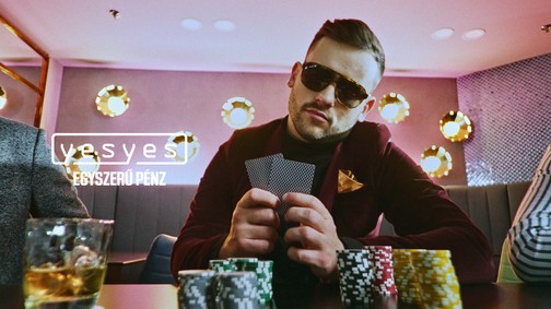 Őszintén beszél szenvedélybetegségéről Szabó Ádám a Yesyes új dalában, klipjében