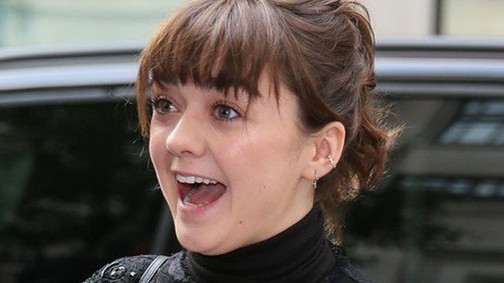 Maisie Williams újra találkozott a szexi Stark bátyjaival