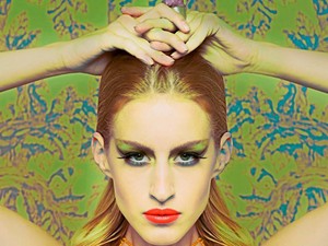 Magyar lány az Armani, a Moschino és a Miu Miu kedvence