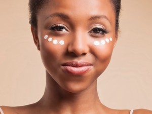 Otthon is szükséged lehet rá: elérkezett a fényvédő krémek szezonja!