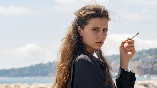 Talán semelyik filmben nem tette Sorrentino ennyire egyértelművé, hogy mit tud tenni az emberrel egy nő szépsége