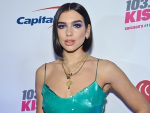 Fúj, Dua Lipa hogy tudta felvenni ezt a combcsizmát???