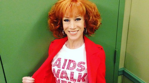 Ez a humorista leborotválta a haját! Az ok hihetetlenül megható!