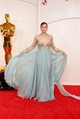 Hailee Steinfeld egy Elie Saab ruhában az Oscar-gála vörös szőnyegén