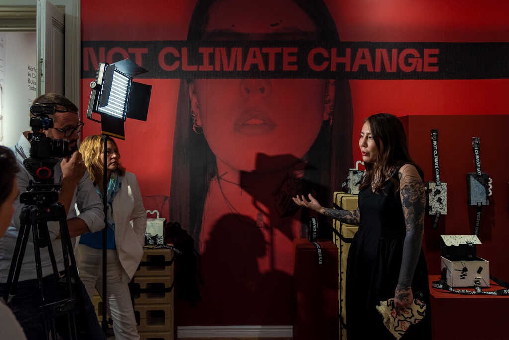 Buliash Todaeva kiállítása a Körforgásban sorozat hatodik kiállítása Megtekinthető a Ráth villában, Budapesten