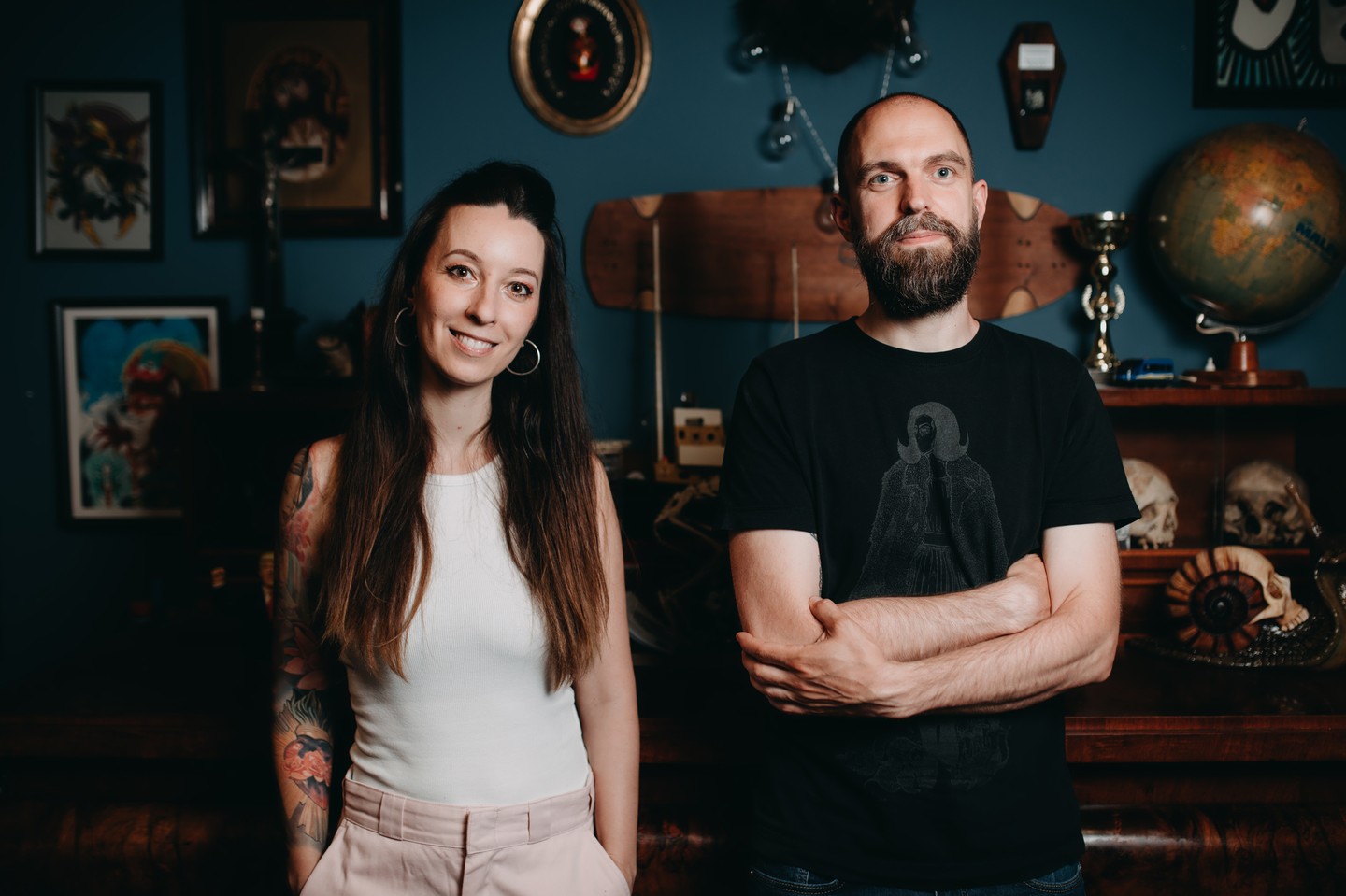 Kovács Héda és Halász Mátyás Csiga: A test nem csak vászon, hanem üzenet – erről mesélnek a könyvben szereplő művészek is.