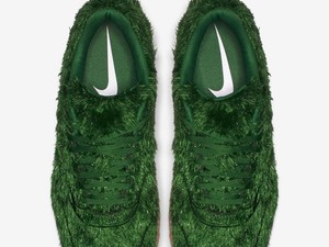 Őrület: A Nike új sportcipőjének köszönhetően a lábadon lesz a fű, nem pedig alatta