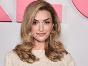 Te ráismersz? Így nézett ki a Ginny és Georgia színésznője, Brianne Howey az első vörös szőnyeges megjelenésekor