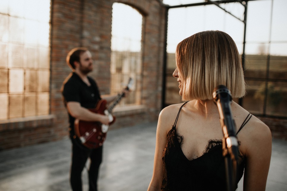 Búcsúztasd a nyarat a Flóra & Bálint Acoustic legújabb feldolgozásával!