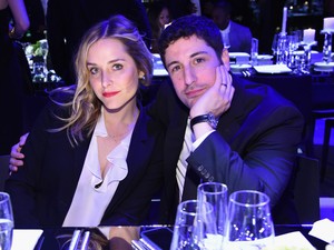 Öthónapos várandós, dobott is egy meztelen szelfit a színésznő