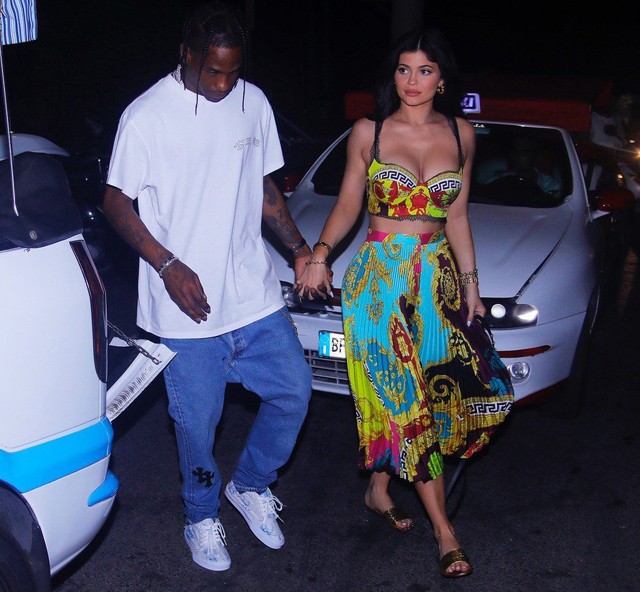 Kylie Jenner és Travis Scott Caprin