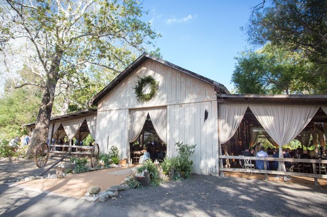 Íme a világ leggyönyörűbb mezítlábas hippi esküvője - és nem is akárki házasodott meg!