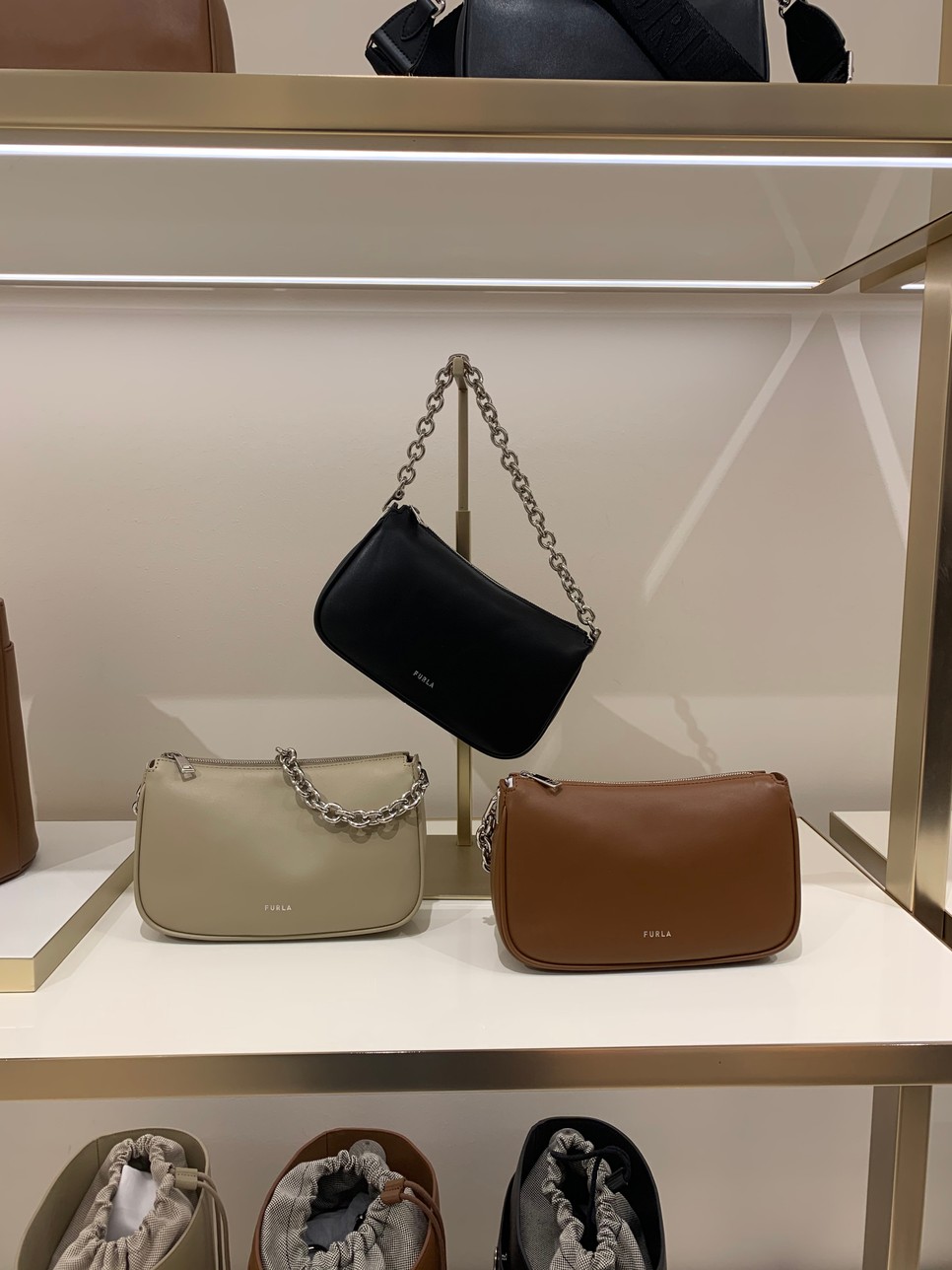 Karakteres formák, látványos színek: megérkezett a Furla új kollekciója