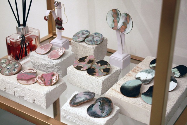 A Héria Enamel dizájn ékszer mindig kitűnik a tömegből: minden darab egy absztrakt műalkotás