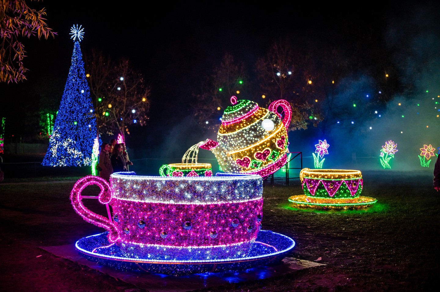 Alice Csodaországban elevenedik meg a Garden of Lights fényfiguráival a Füvészkertben