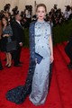 Emily Blunt egy egyedi tervezésű Prada ruhában.