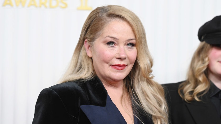 Christina Applegate-et hatalmas ovációval fogadta az Emmy-díjátadó közönsége