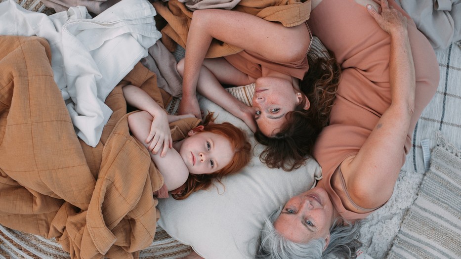 A Csendben nő fesztivál a generációkon átívelő női tudás megosztására is törekszik. Nem éreznénk magunkat ennyire egyadül, ha a különböző korú nőknek őszinte, támogató kapcsolata lenne egymással. Fotó: Szekeres Laura Virág