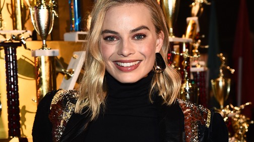 Margot Robbie szexi fehérneműben sztriptízel! Új filmje maga az erotika!