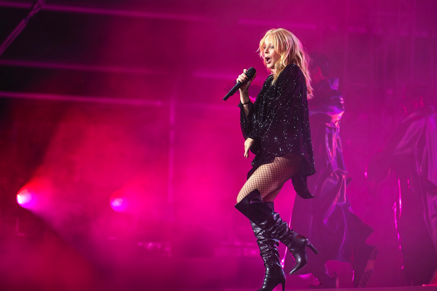 Kylie pedig úgy tűnt, hogy nagyon élvezi a bulit