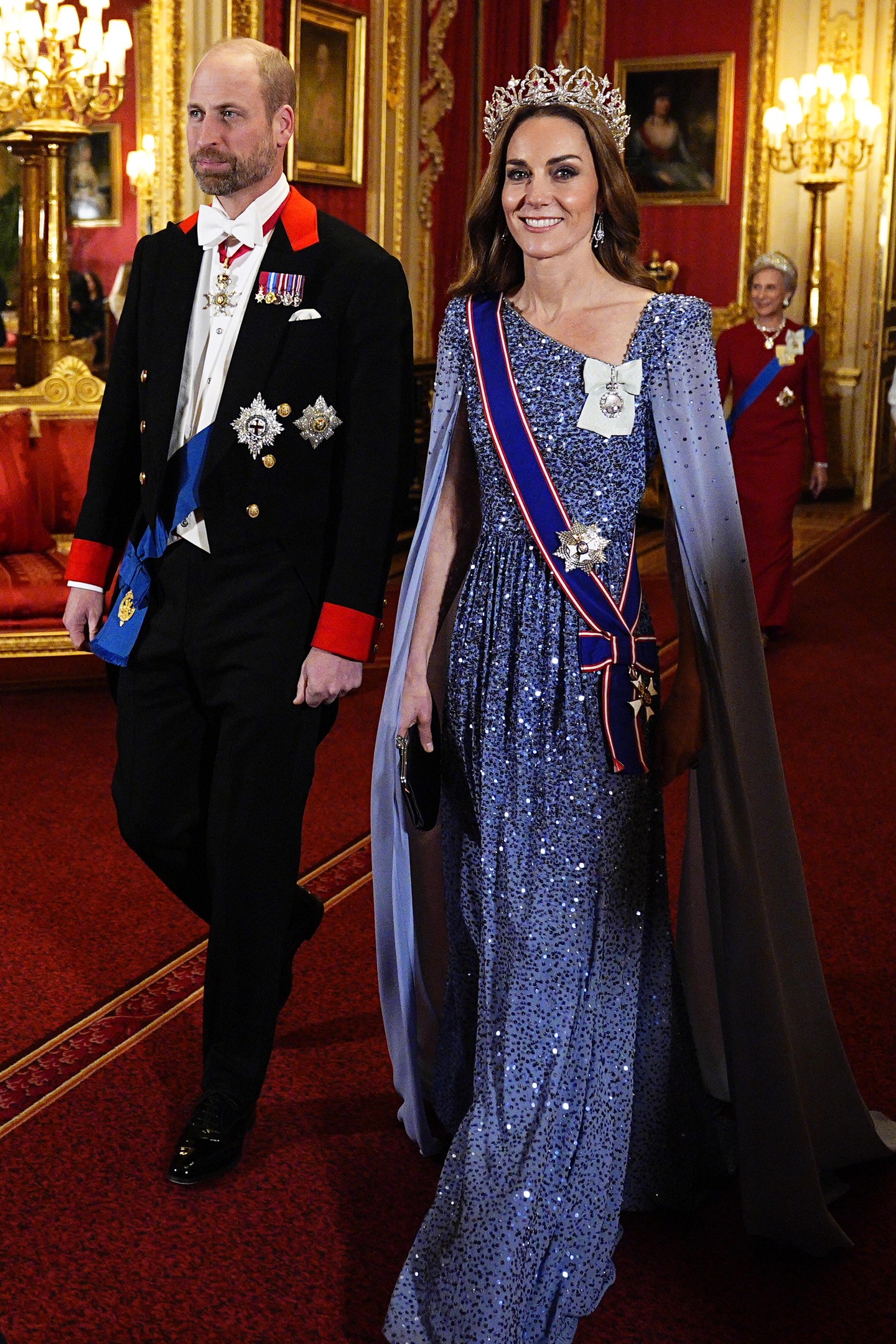 Katalin hercegné igazi modernkori hercegnő. Meseszép Jenny Packham ruhájáról lehetetlen lenne levenni a tekintetet - ha stylistja a megjelenést nem tette volna még tökéletesebbé Viktória királynő tiarájával. Ez az a királyi ékszer, amelyet az alattvalók csak a legritkább alkalmakkor láthatnak. 